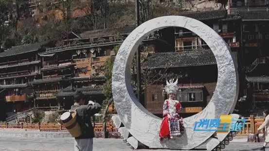 DƬ